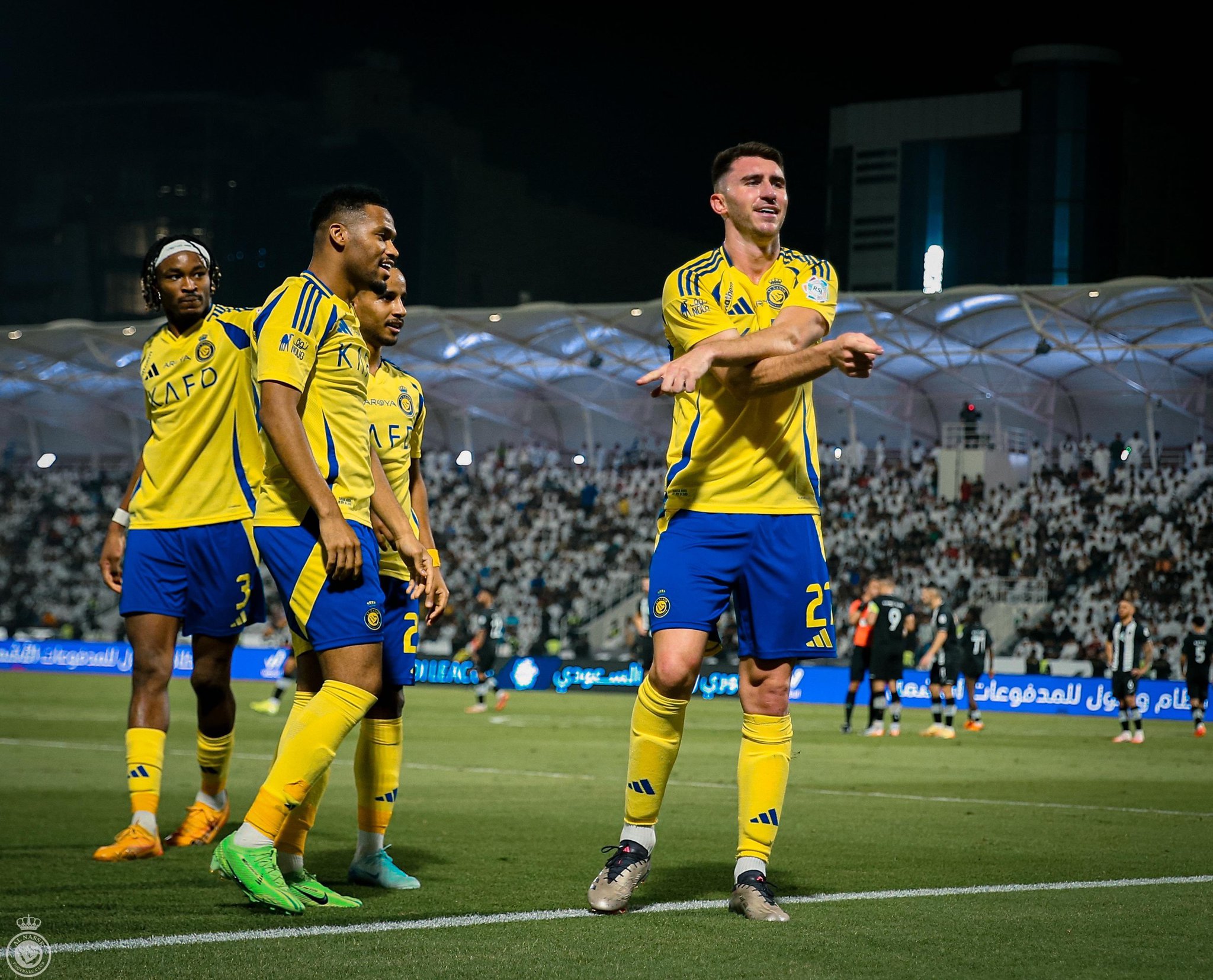 Fenerbahçe İspanyol stoperin peşinde!