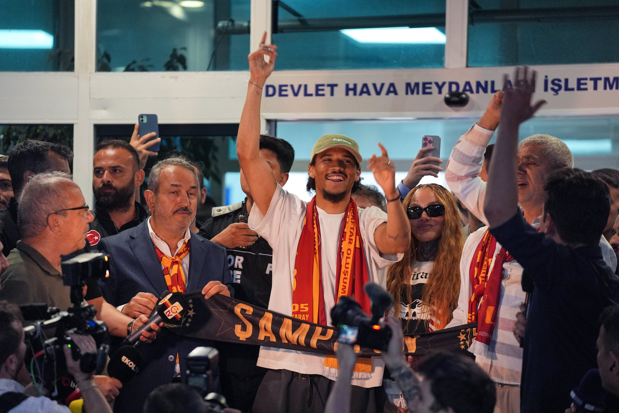 TRANSFER HABERİ: Galatasaray eski oyuncusu için girişimlere başladı!