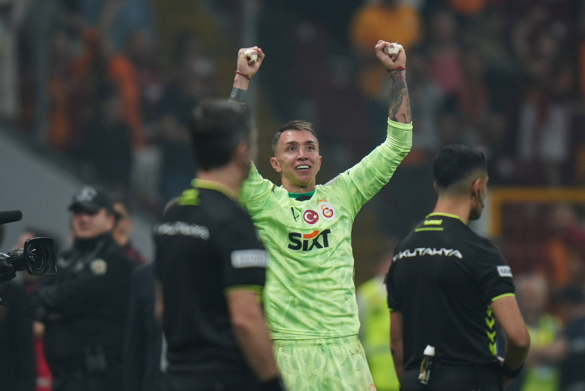 Muslera’nın yeni takımı belli oldu! 1.5 yıllık sözleşme...