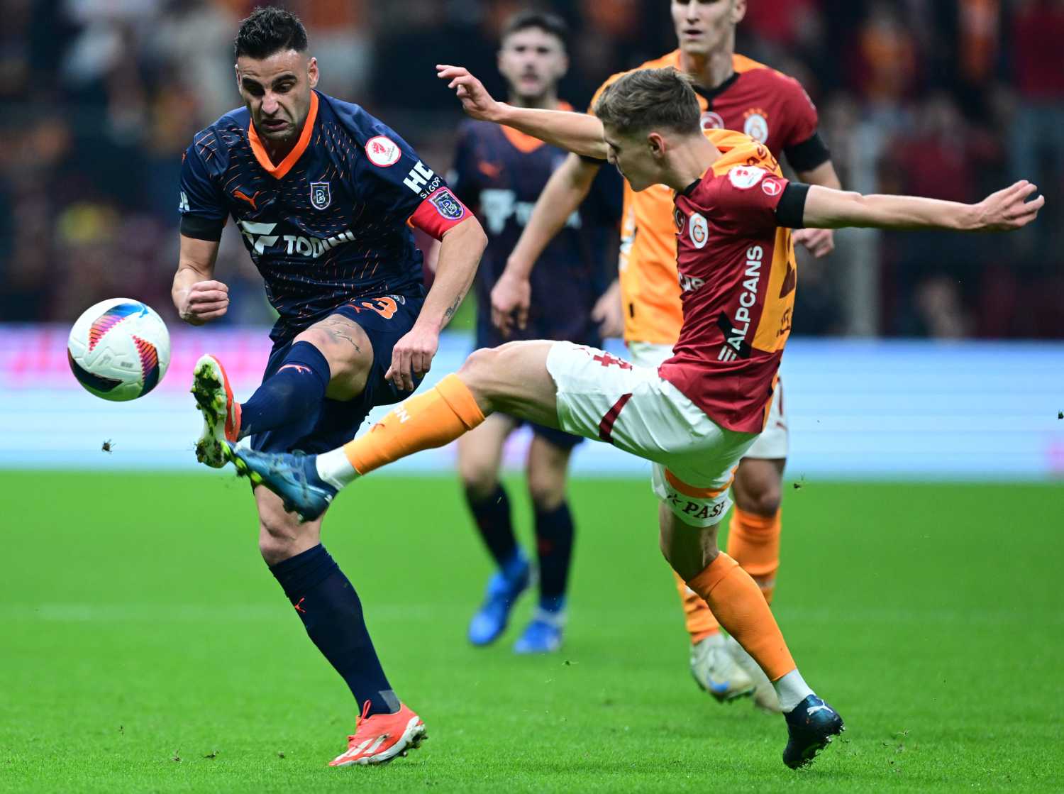 TRANSFER HABERİ:  Elias Jelert’e talip çıktı! Bundesliga ekipleri peşinde