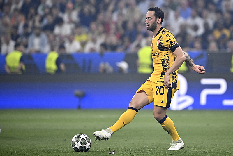 Galatasaray’da Dursun Özbek’ten flaş hamle! Hakan Çalhanoğlu’nun transferi için...