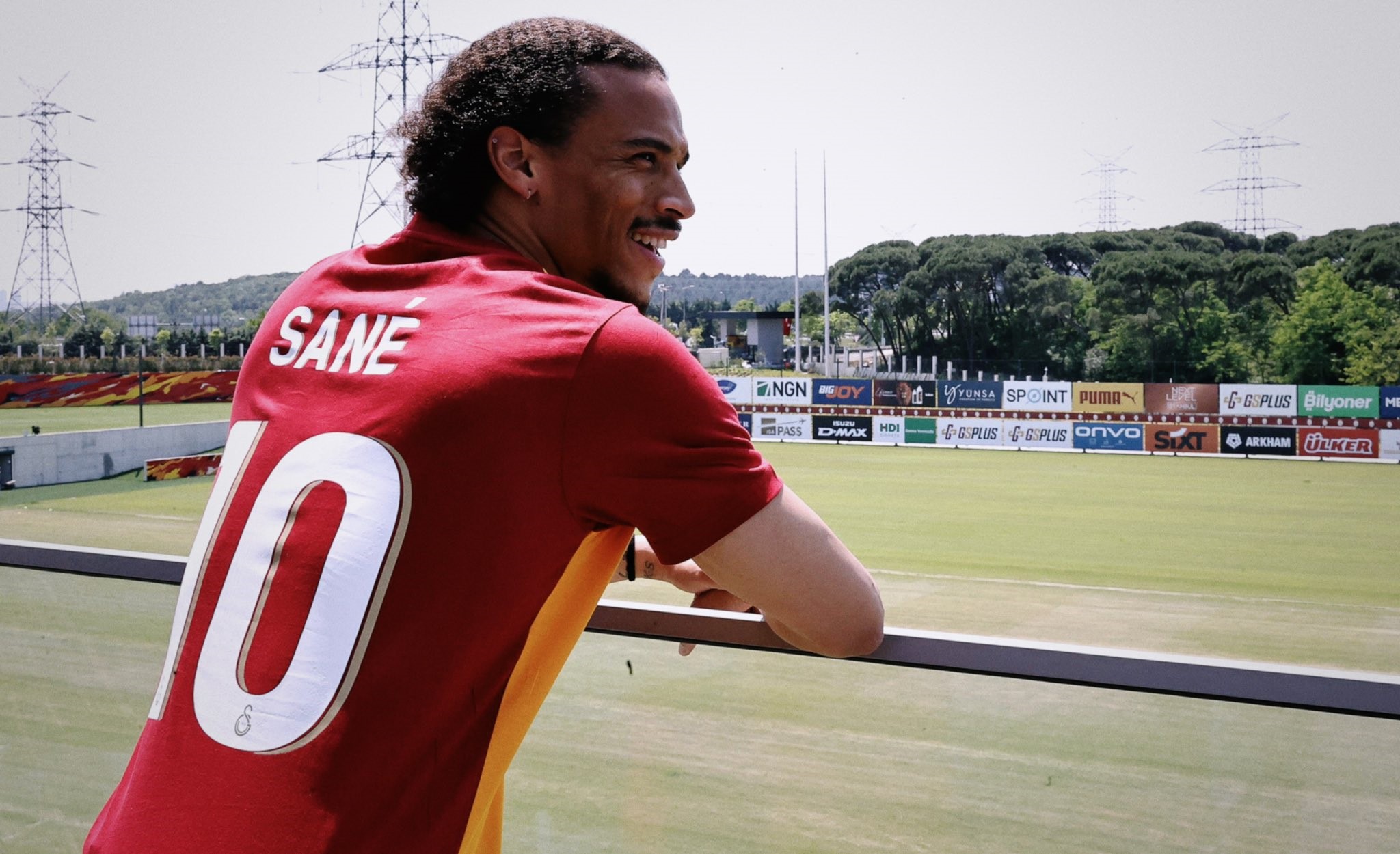 TRANSFER HABERİ: Mesut Özil’den Leroy Sane açıklaması! Galatasaray git dedi mi?