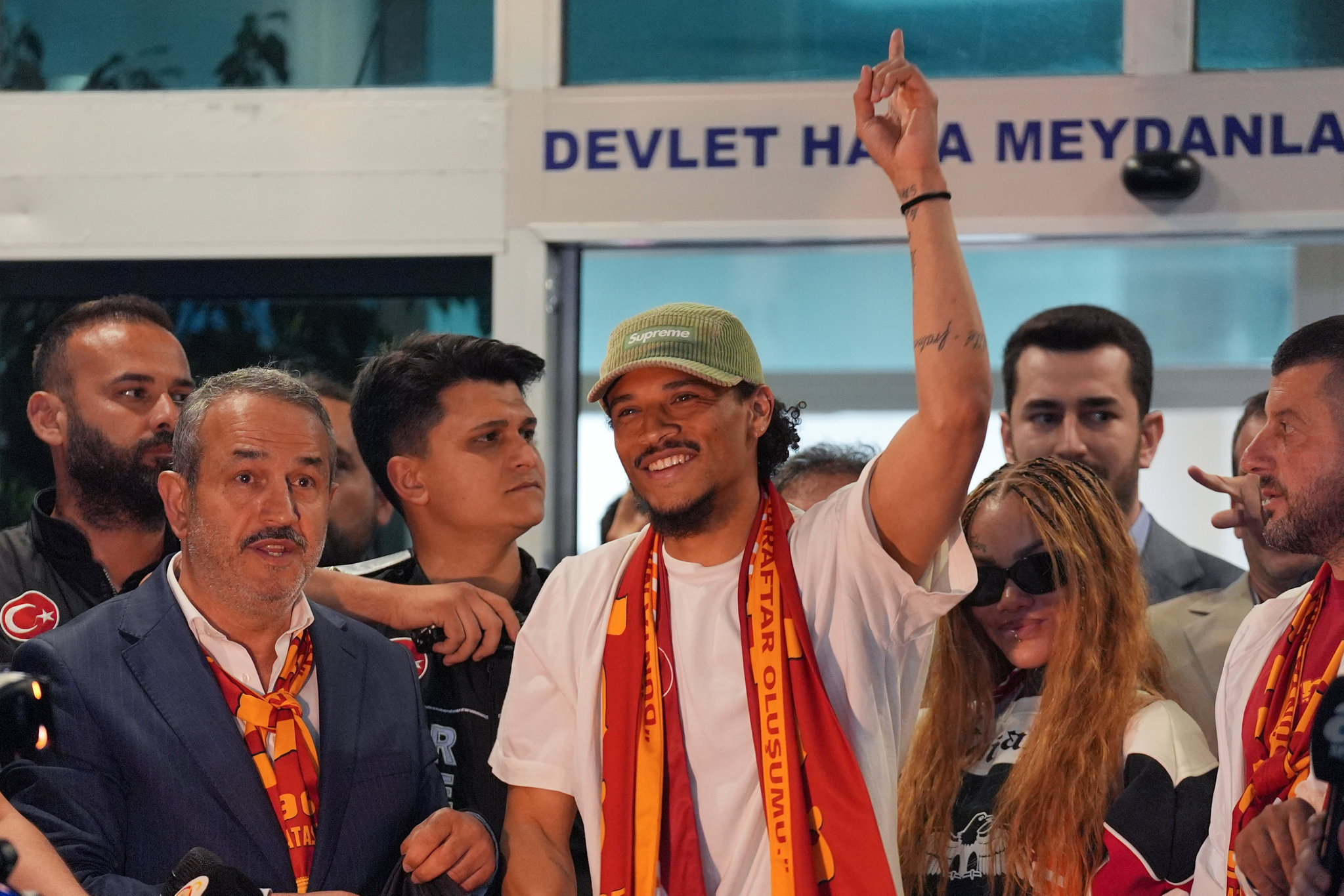 TRANSFER HABERİ: Mesut Özil’den Leroy Sane açıklaması! Galatasaray git dedi mi?