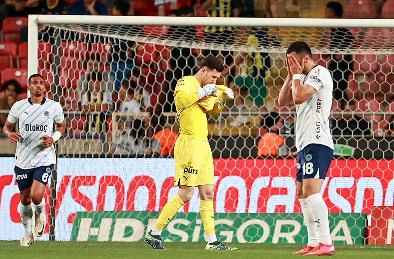 TRANSFER HABERLERİ | Fenerbahçe’de o isimle yollar ayrılıyor!