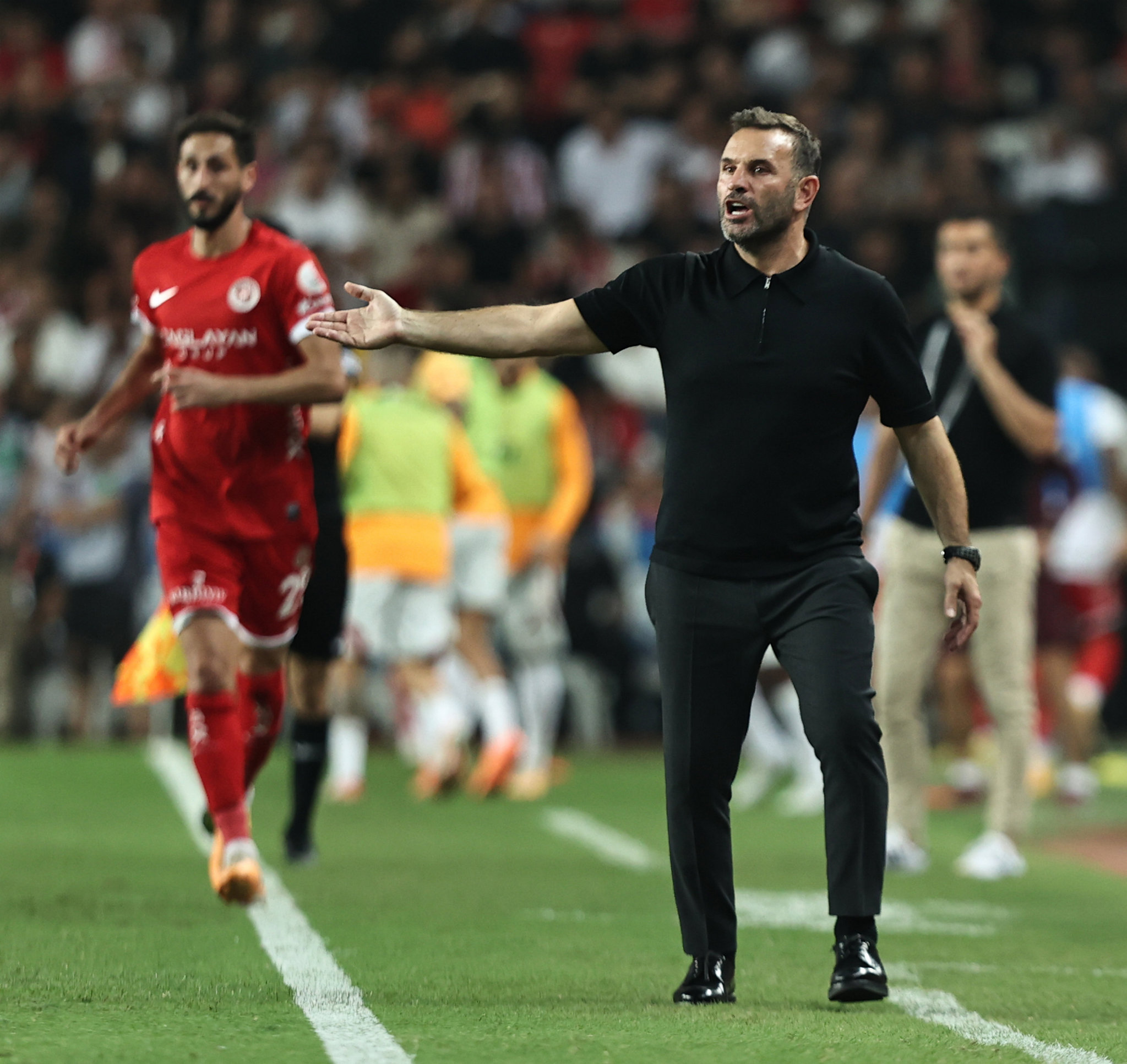 GALATASARAY TRANSFER HABERLERİ: Okan Buruk o ismi gözden çıkardı!