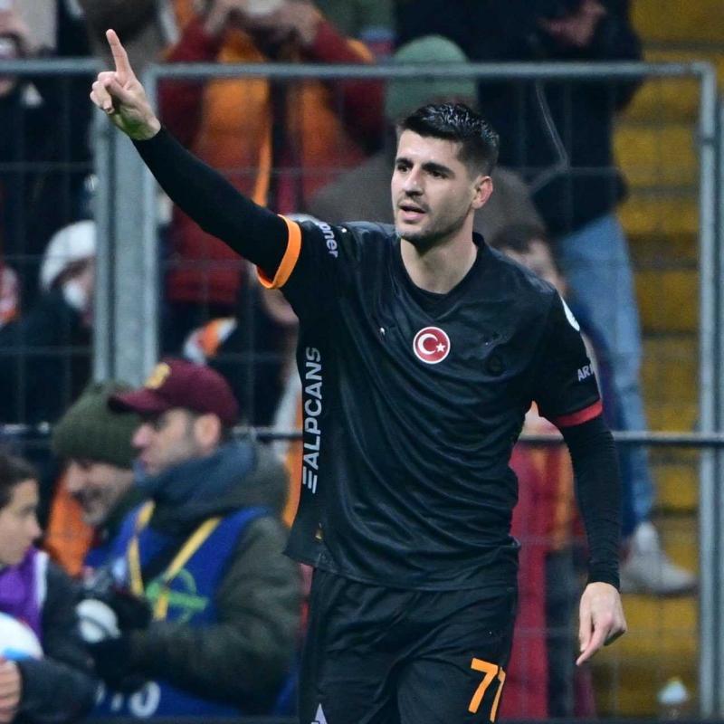 TRANSFER HABERLERİ | Galatasaray’da herkesi ters köşe eden forvet kararı!