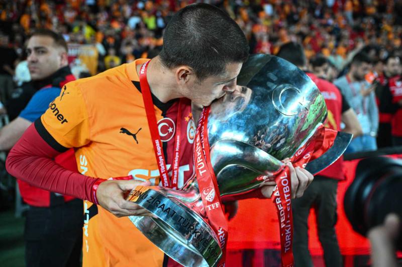 TRANSFER HABERLERİ | Galatasaray’da herkesi ters köşe eden forvet kararı!