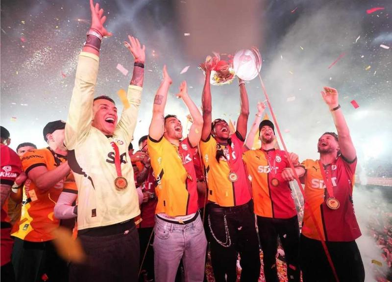 TRANSFER HABERLERİ | Galatasaray’da herkesi ters köşe eden forvet kararı!