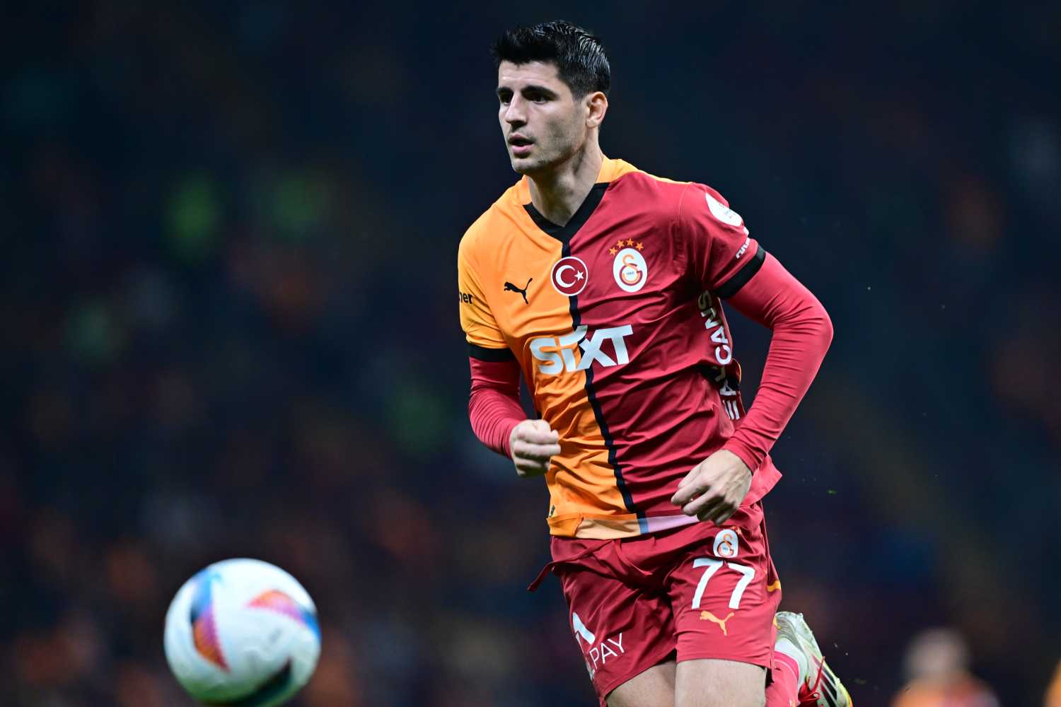 TRANSFER HABERLERİ | Galatasaray’da herkesi ters köşe eden forvet kararı!