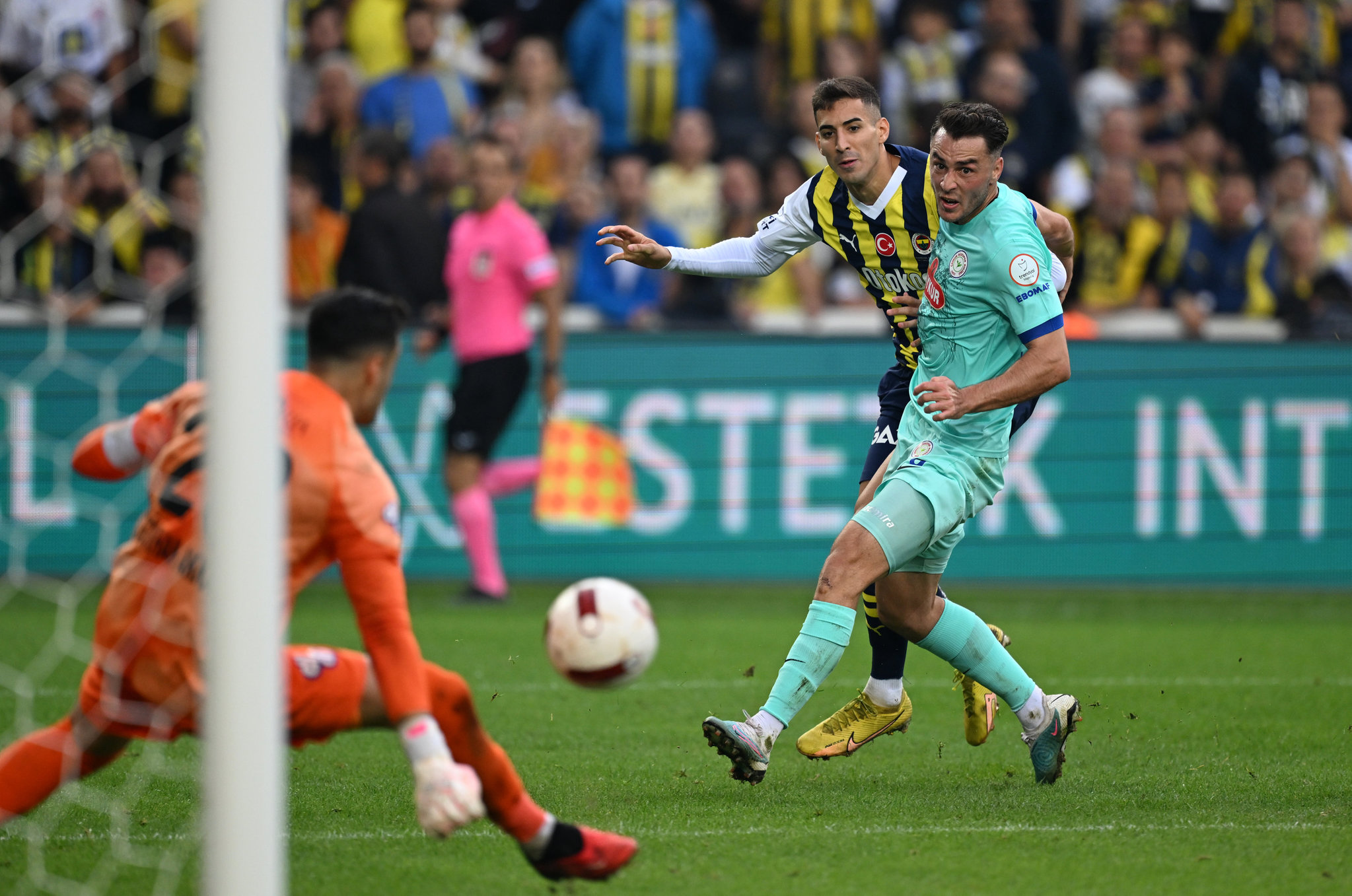 TRANSFER HABERLERİ: Almanlar Fenerbahçe’nin yıldızının peşinde!