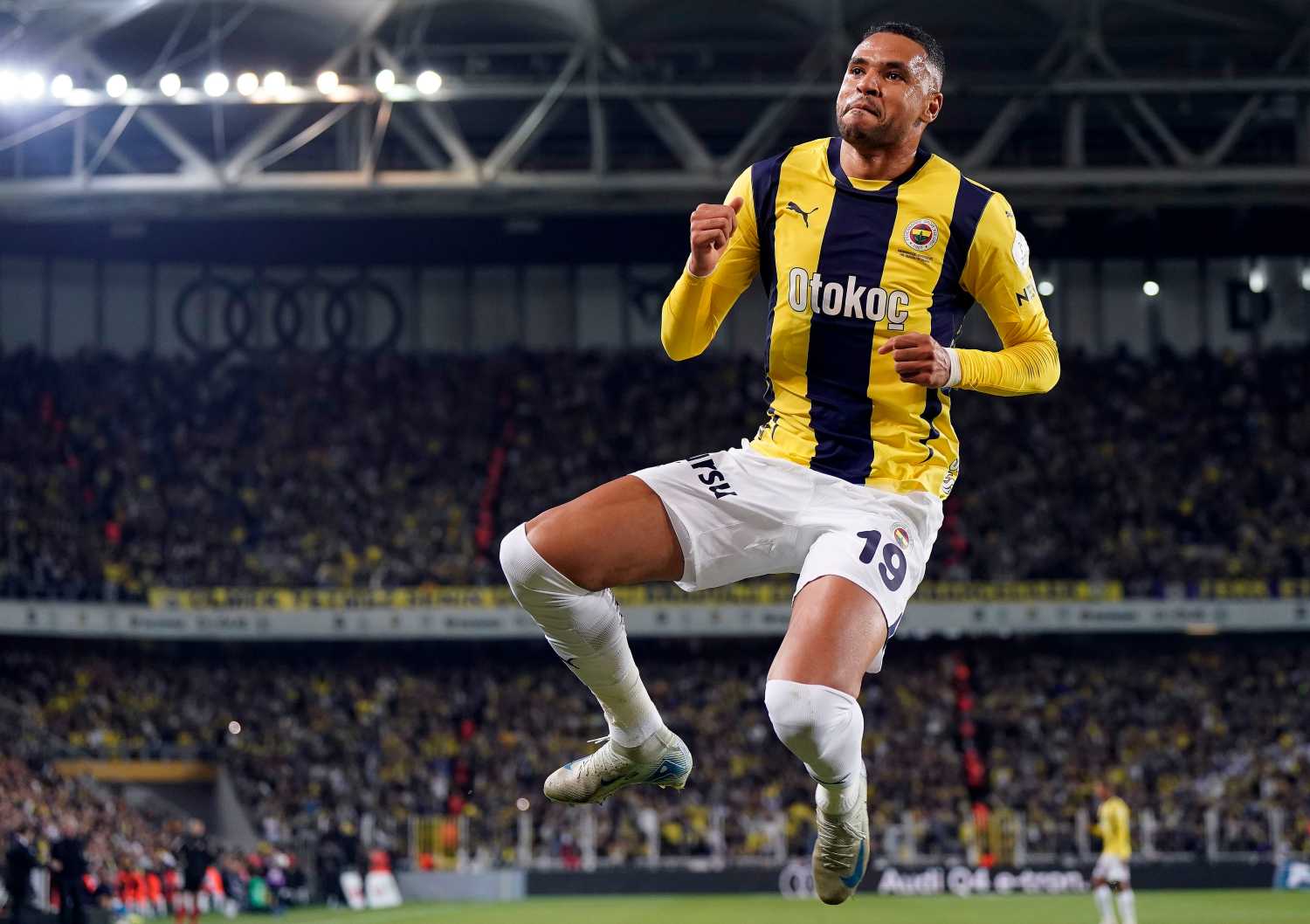 TRANSFER HABERİ: Fenerbahçe’de sıcak gelişme! Yıldız isme 3 takım birden talip oldu