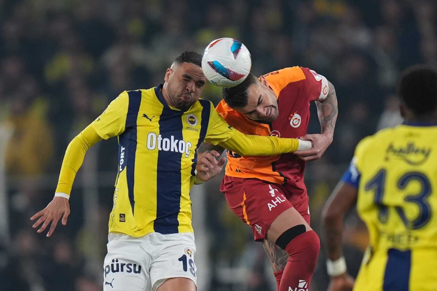 TRANSFER HABERİ: Fenerbahçe’de sıcak gelişme! Yıldız isme 3 takım birden talip oldu