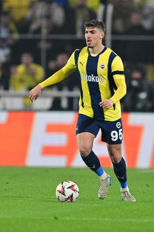 TRANSFER HABERİ: Fransız ekibi Fenerbahçeli oyuncuya talip