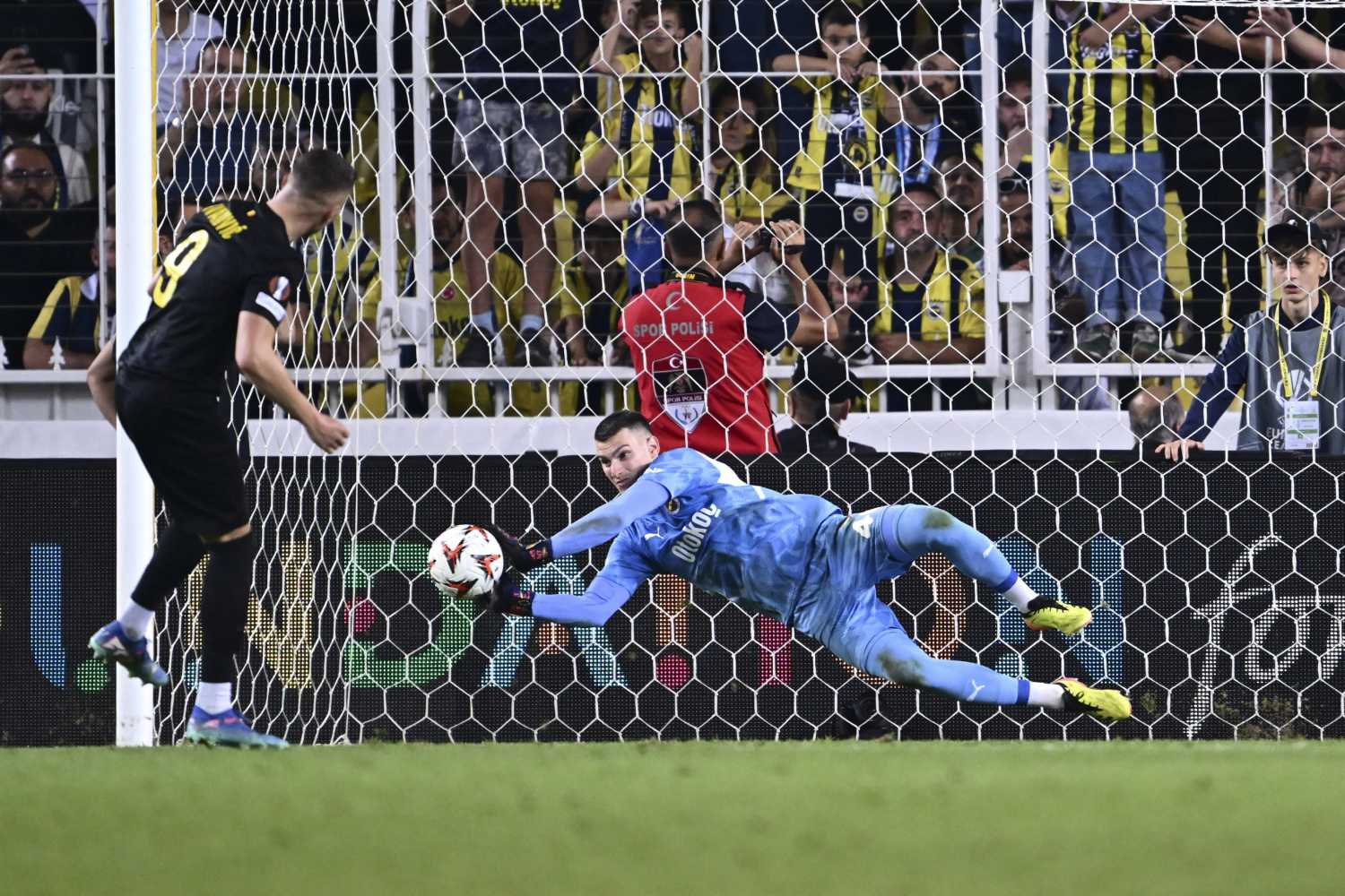 TRANSFER HABERİ: Fenerbahçe’de flaş ayrılık kararı! O isme takım aranıyor