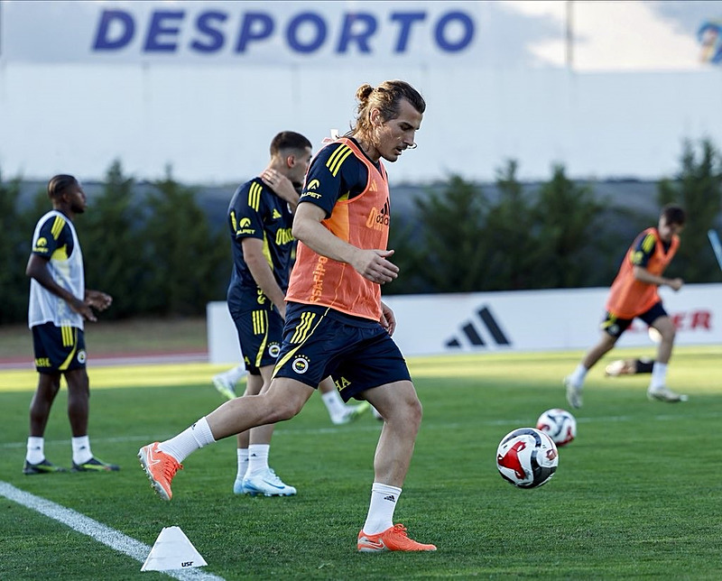 TRANSFER HABERİ: Fenerbahçe’de flaş ayrılık kararı! O isme takım aranıyor