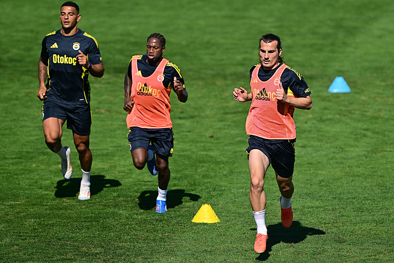 Fenerbahçe ilk hazırlık maçına çıkıyor! Jhon Duran forma giyecek mi?