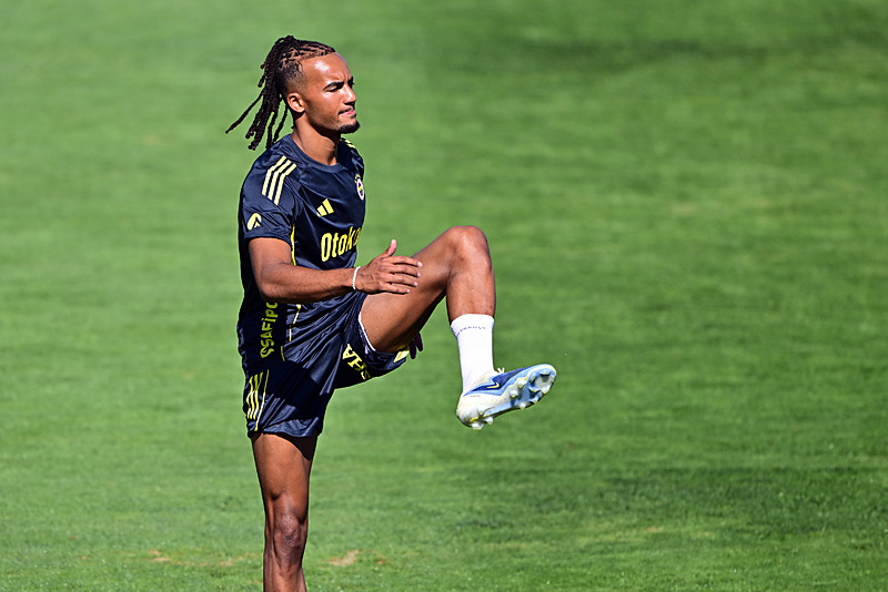 Fenerbahçe ilk hazırlık maçına çıkıyor! Jhon Duran forma giyecek mi?