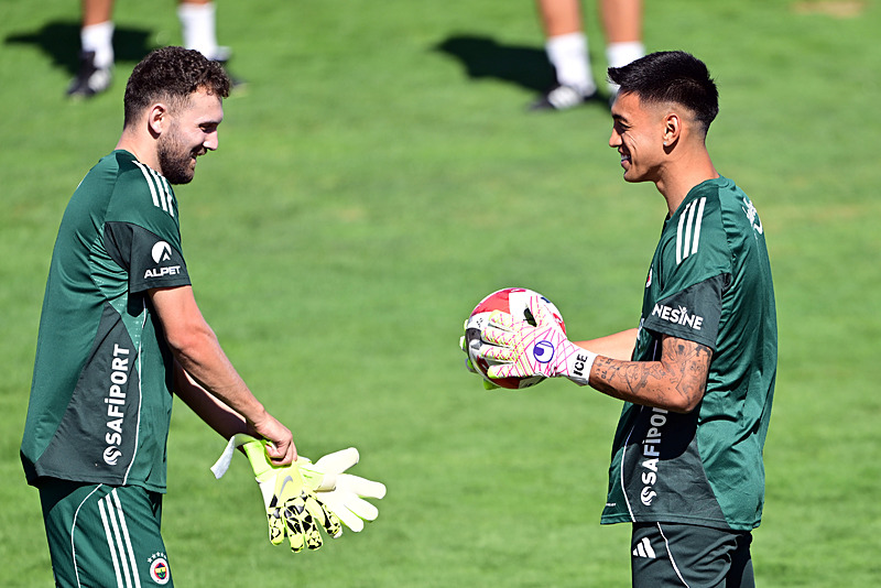 Fenerbahçe ilk hazırlık maçına çıkıyor! Jhon Duran forma giyecek mi?