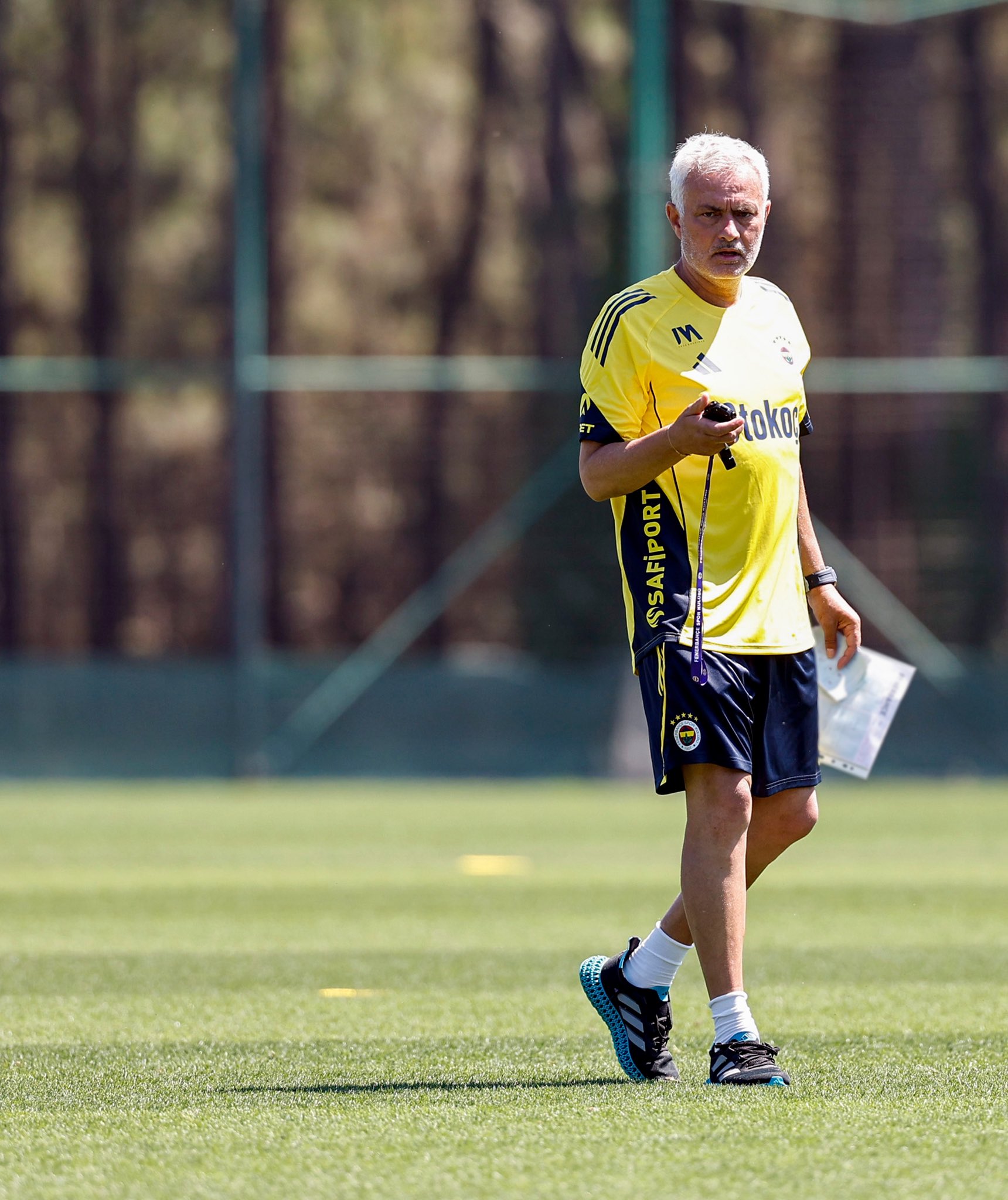 Fenerbahçe ilk hazırlık maçına çıkıyor! Jhon Duran forma giyecek mi?