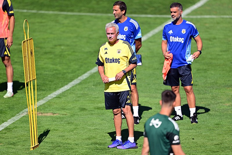 Fenerbahçe’de Amrabat sorunu!