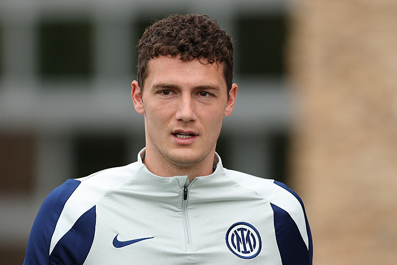 Galatasaray’a süper sağ bek! Yeni transferi böyle duyurdular