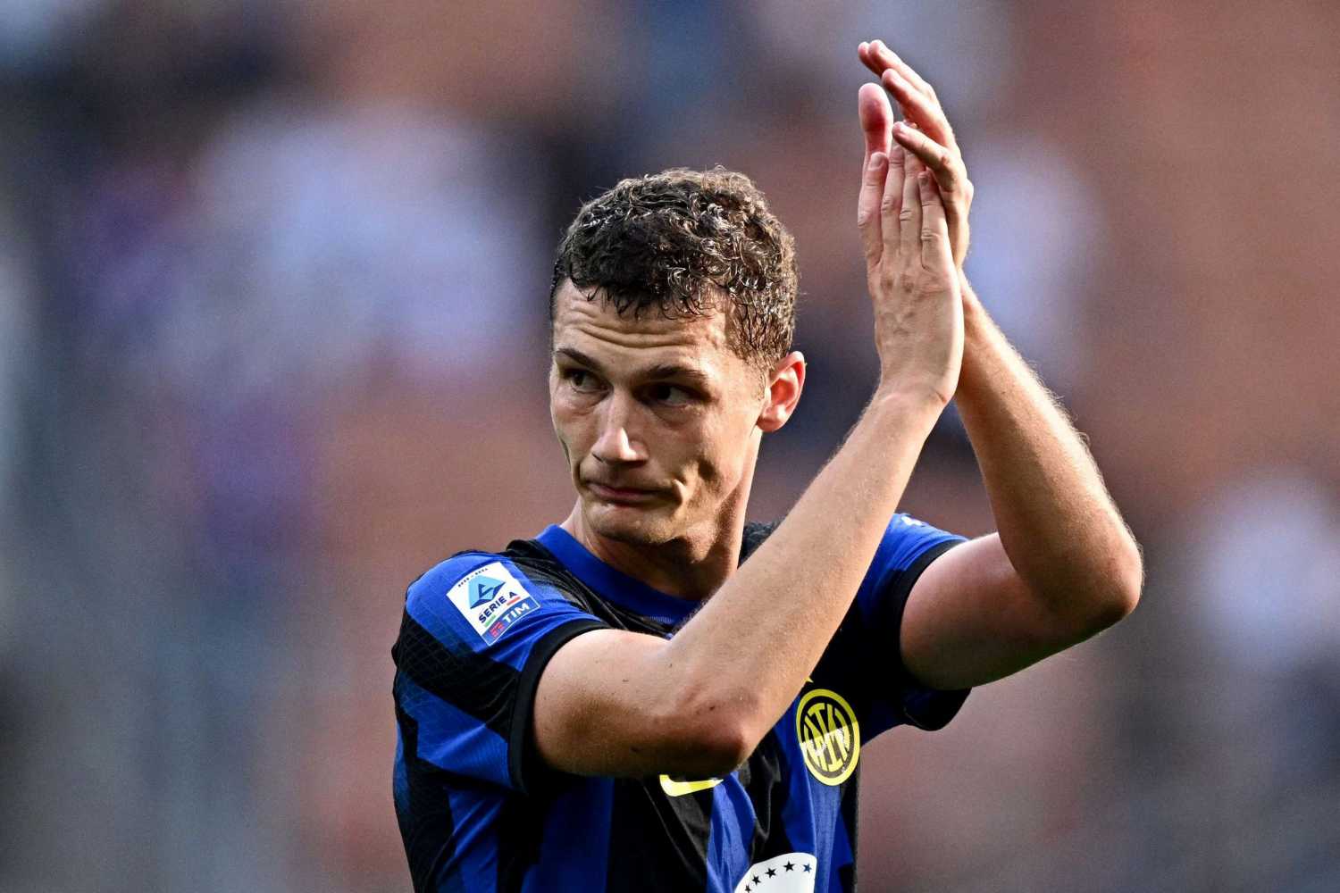 Galatasaray’a süper sağ bek! Yeni transferi böyle duyurdular