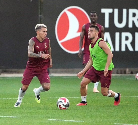 Galatasaray’a süper sağ bek! Yeni transferi böyle duyurdular