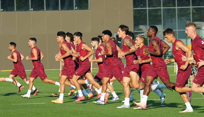 Galatasaray’a süper sağ bek! Yeni transferi böyle duyurdular