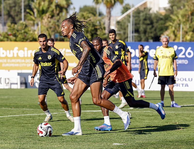 TRANSFER HABERİ: Fenerbahçe’den sürpriz kaleci hamlesi!