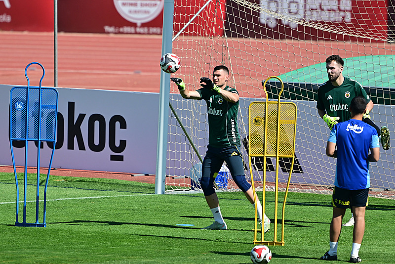 TRANSFER HABERİ: Fenerbahçe’den sürpriz kaleci hamlesi!