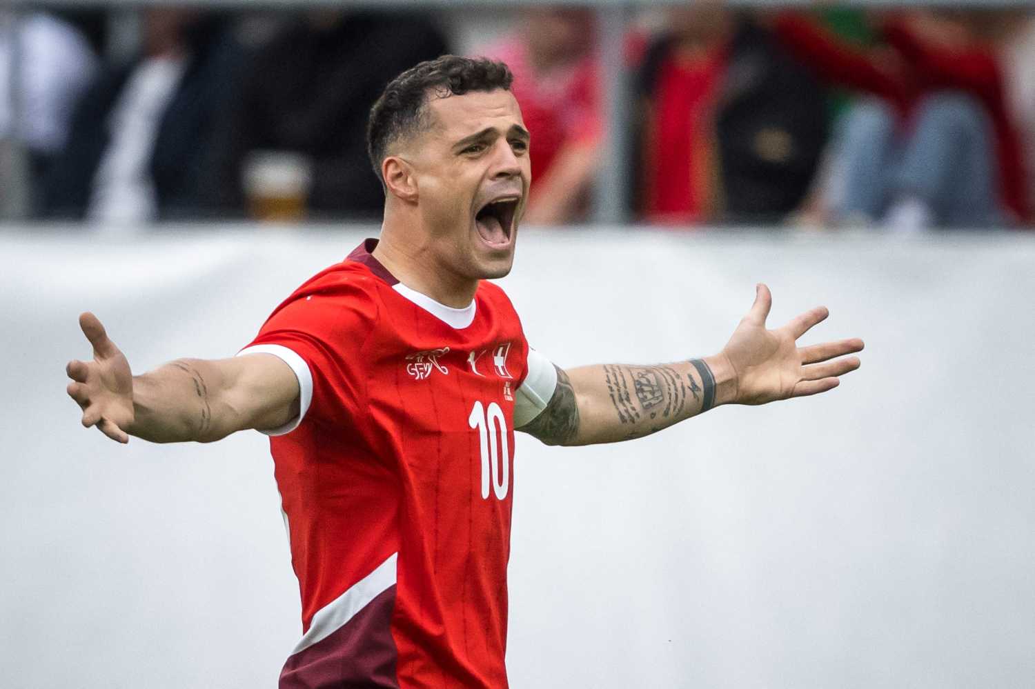 TRANSFER HABERİ: Fenerbahçe’de Granit Xhaka heyecanı! Müjdeli haber geldi