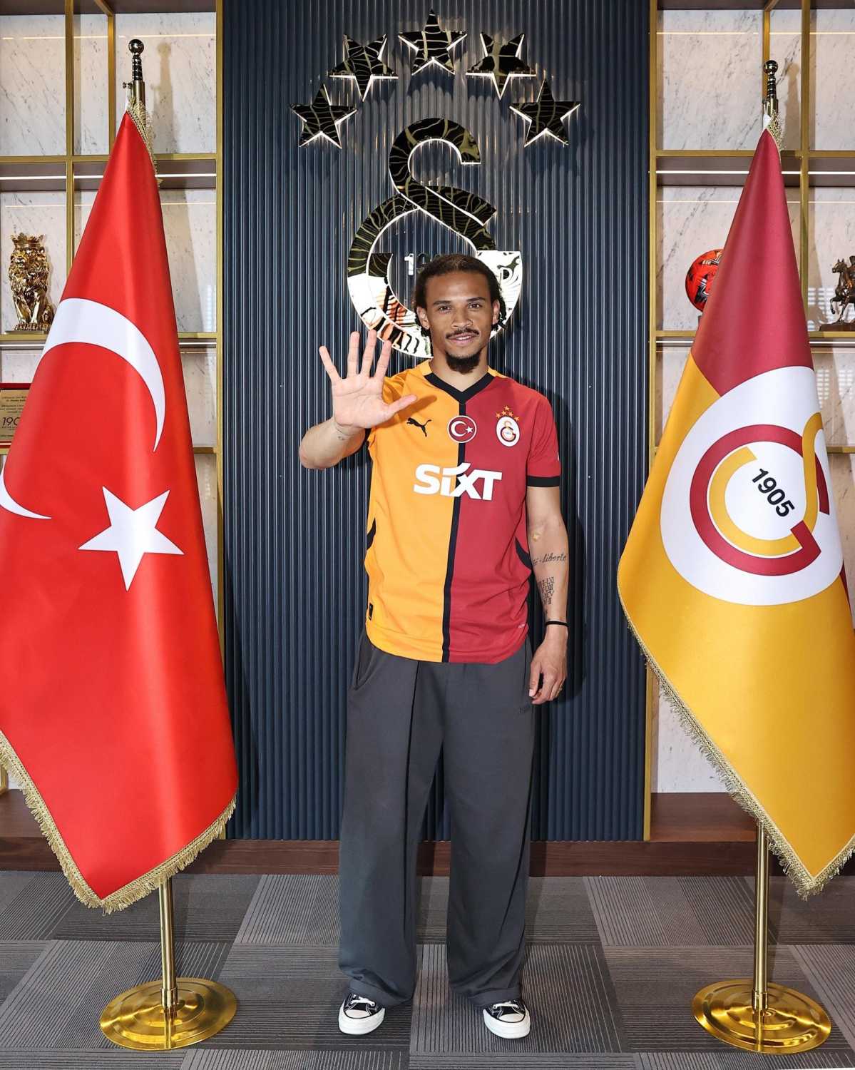 TRANSFER HABERİ: Galatasaray’a yıldız stoper!