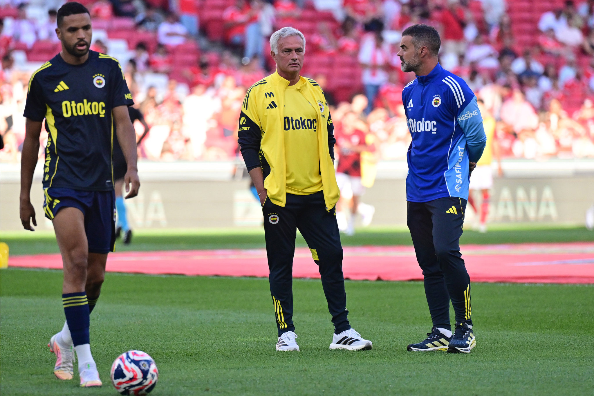 FENERBAHÇE TRANSFER HABERLERİ: Mourinho ve Devin Özek arasında kriz çıktı!
