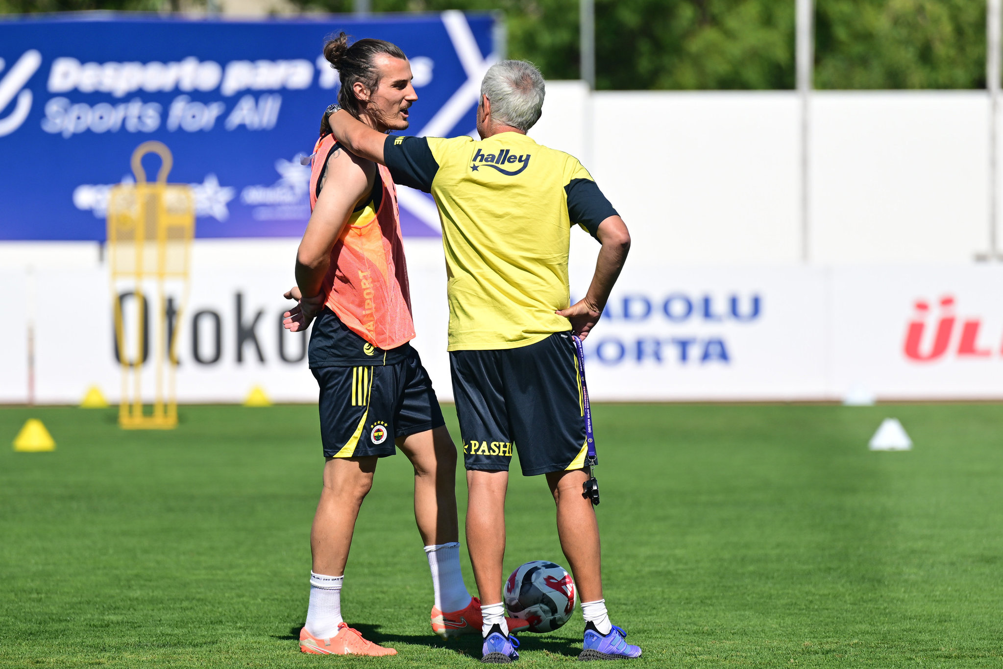 TRANSFER HABERLERİ: Fenerbahçe’ye dünya yıldızı sağ bek! Menajerlerden sürpriz teklif