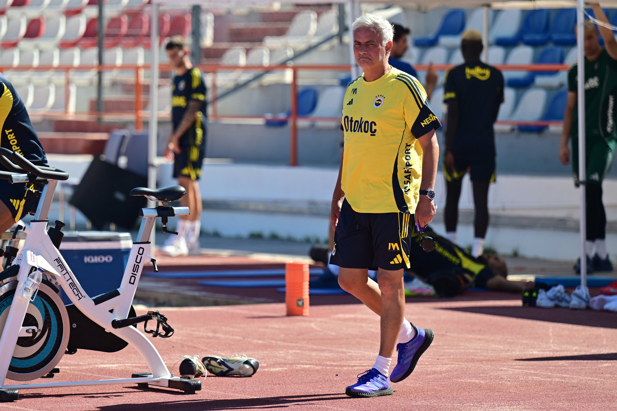 TRANSFER HABERLERİ: Fenerbahçe’ye dünya yıldızı sağ bek! Menajerlerden sürpriz teklif