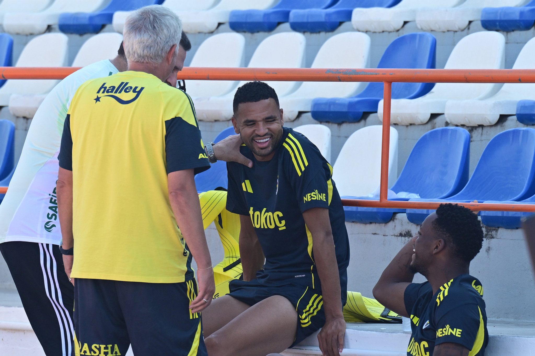 TRANSFER HABERLERİ: Fenerbahçeli yıldız için 35 milyon Euro teklif ettiler! Mourinho...