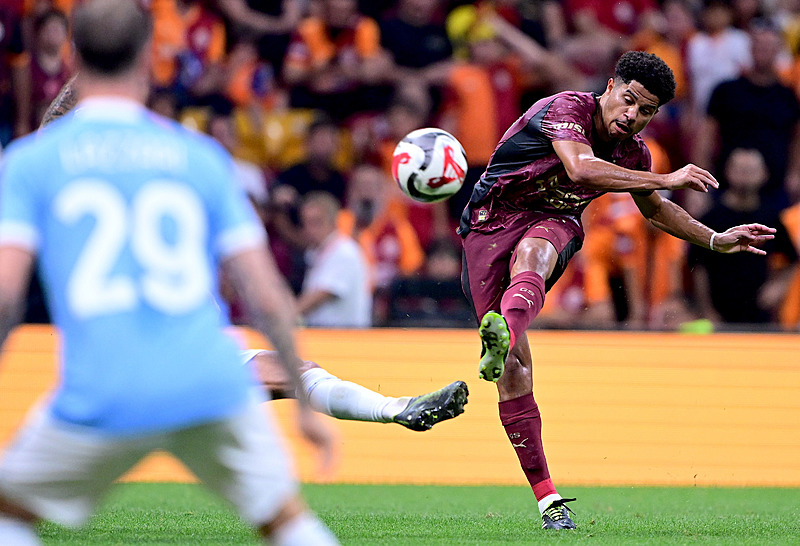 TRANSFER HABERİ: Galatasaray’ın yıldızına Manchester United’dan kanca!