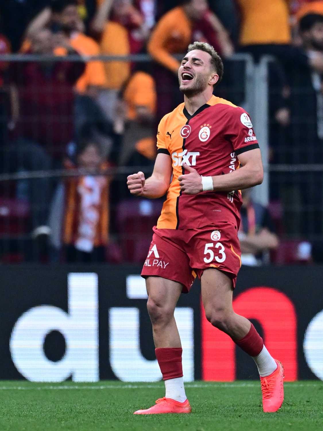 TRANSFER HABERİ: Galatasarayın yıldızına Ada’dan kanca! Resmi teklif...