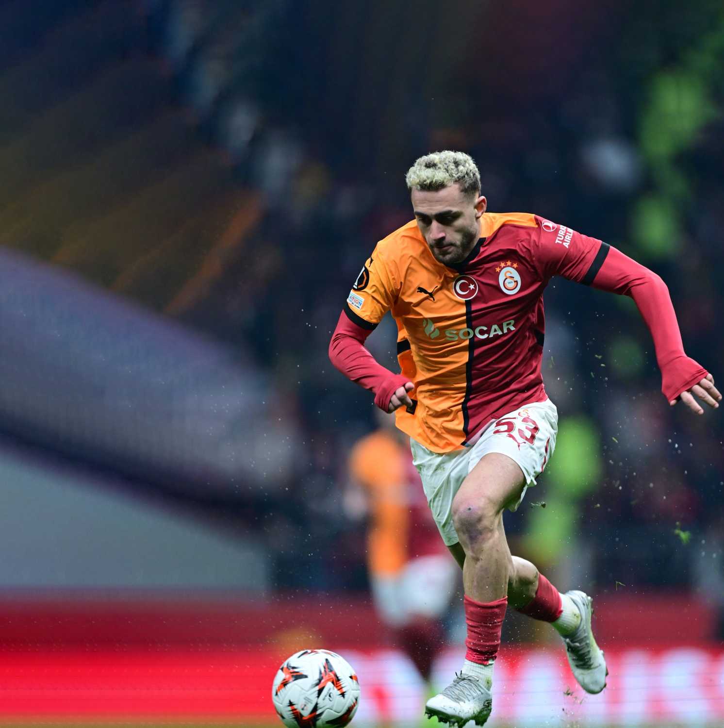 TRANSFER HABERİ: Galatasarayın yıldızına Ada’dan kanca! Resmi teklif...