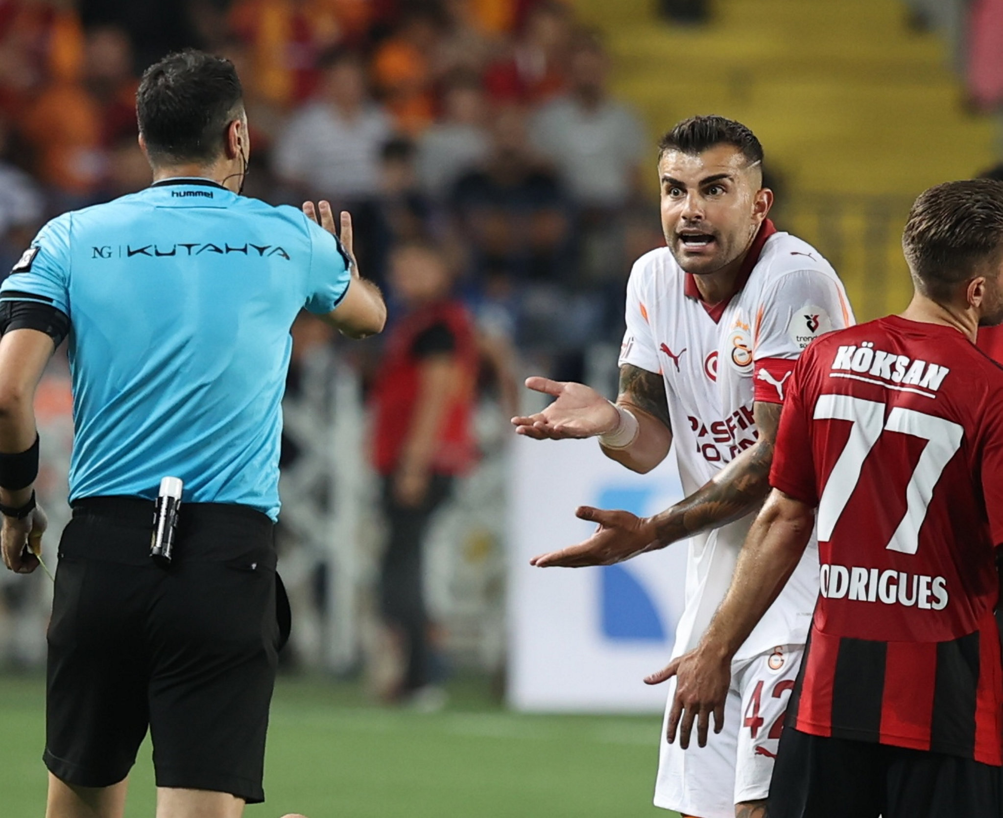 Galatasaray’ın kazandığı penaltılar doğru mu? Ahmet Çakar yorumladı!