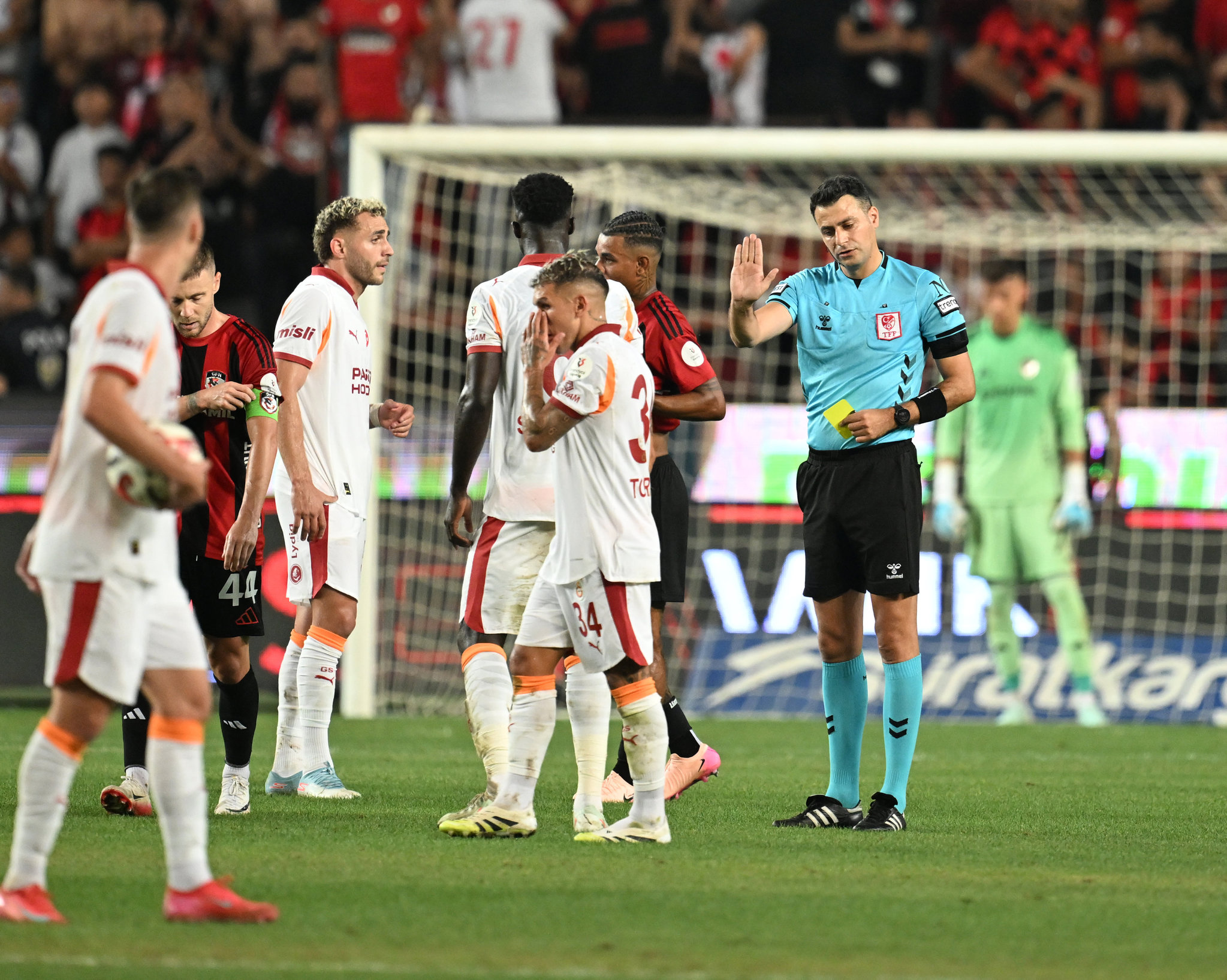 Galatasaray’ın kazandığı penaltılar doğru mu? Ahmet Çakar yorumladı!