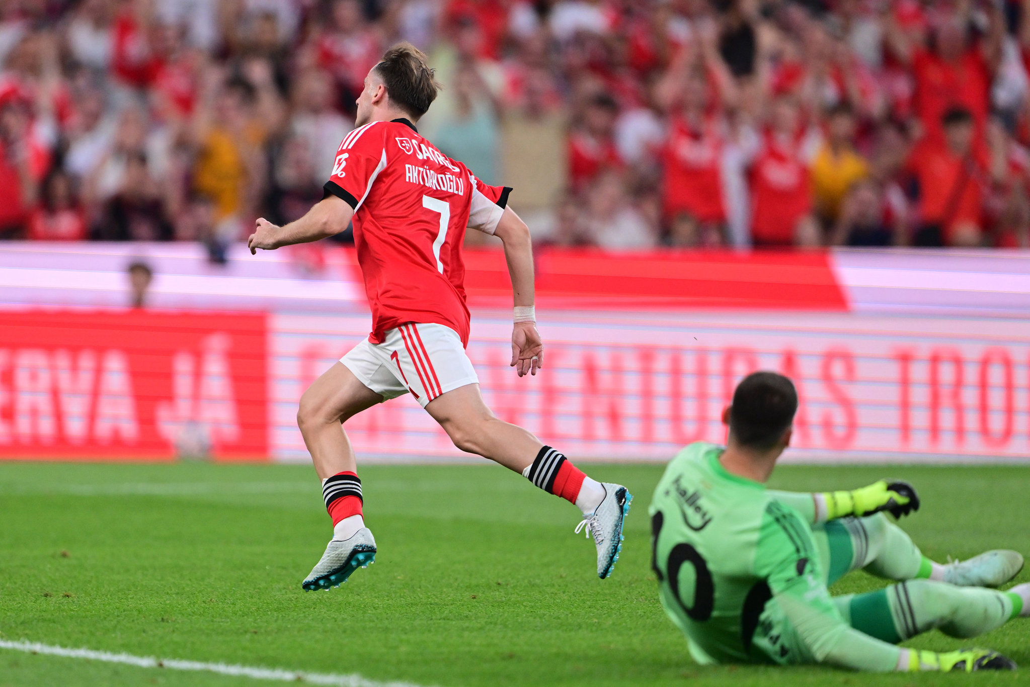 TRANSFER HABERİ: Kerem Aktürkoğlu’nun Fenerbahçe formasını giyeceği ilk maç belli oldu!