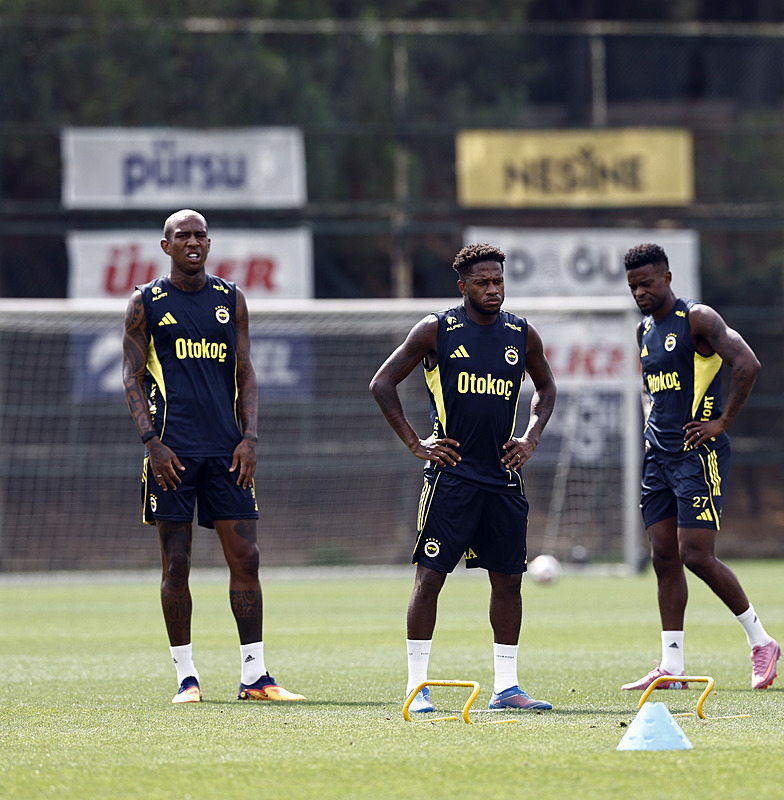 TRANSFER HABERİ: Fenerbahçe’de beklenmedik gelişme! Ayrılık kararı aldı