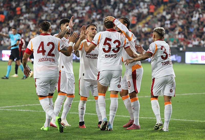 TRANSFER HABERİ: Galatasaray’dan yıldız ismin taliplerine flaş yanıt!