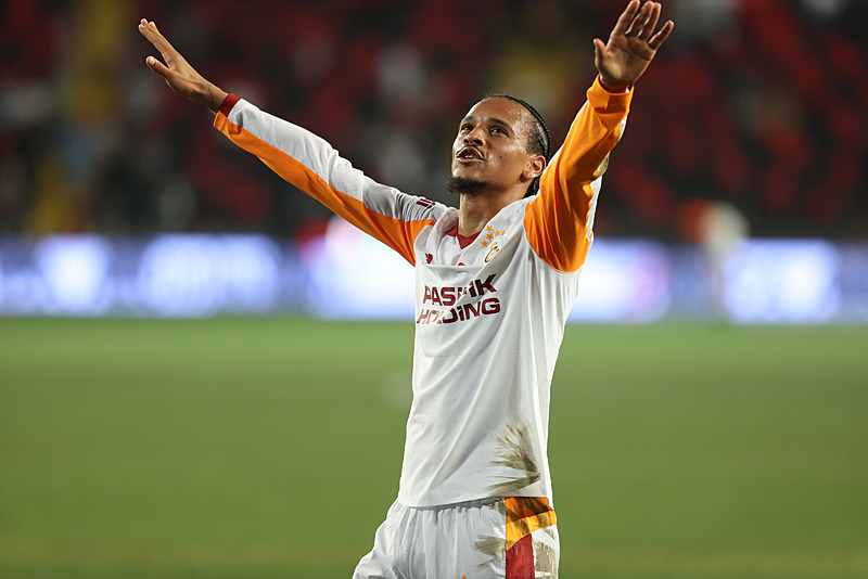 TRANSFER HABERİ: Galatasaray’dan yıldız ismin taliplerine flaş yanıt!