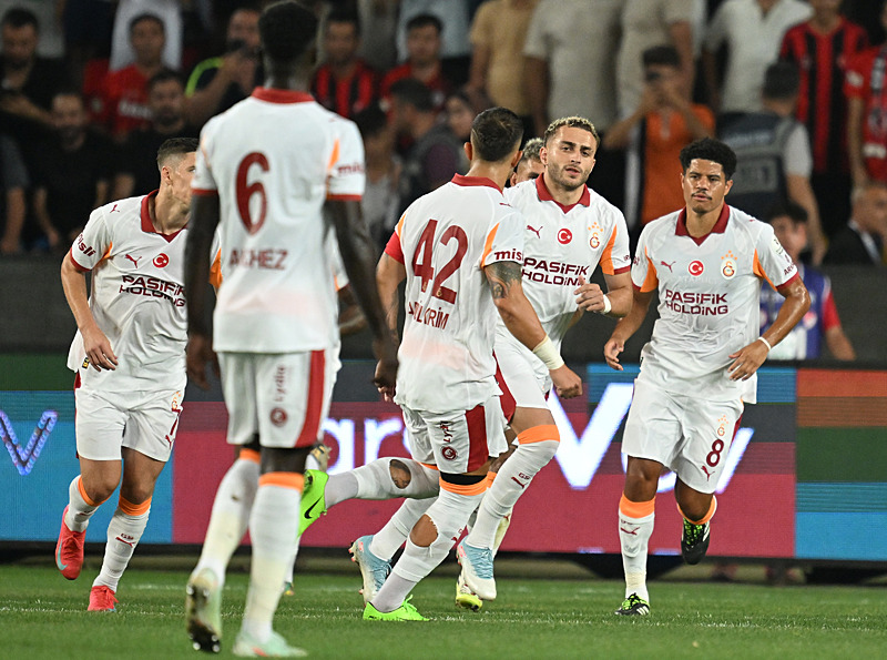 TRANSFER HABERİ: Galatasaray’dan yıldız ismin taliplerine flaş yanıt!