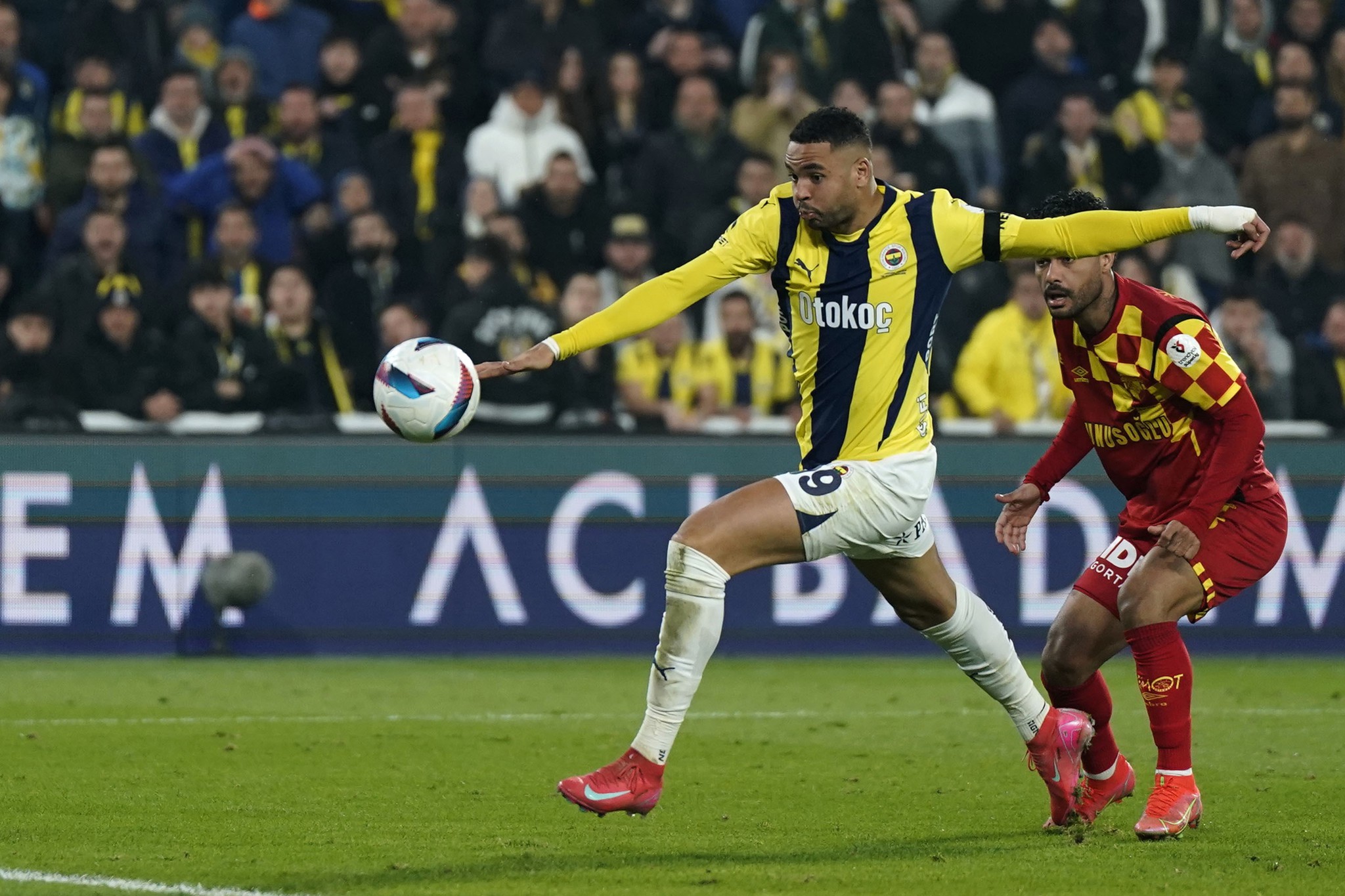 Jose Mourinho’dan sürpriz karar! İşte Fenerbahçe’nin Göztepe maçı 11’i