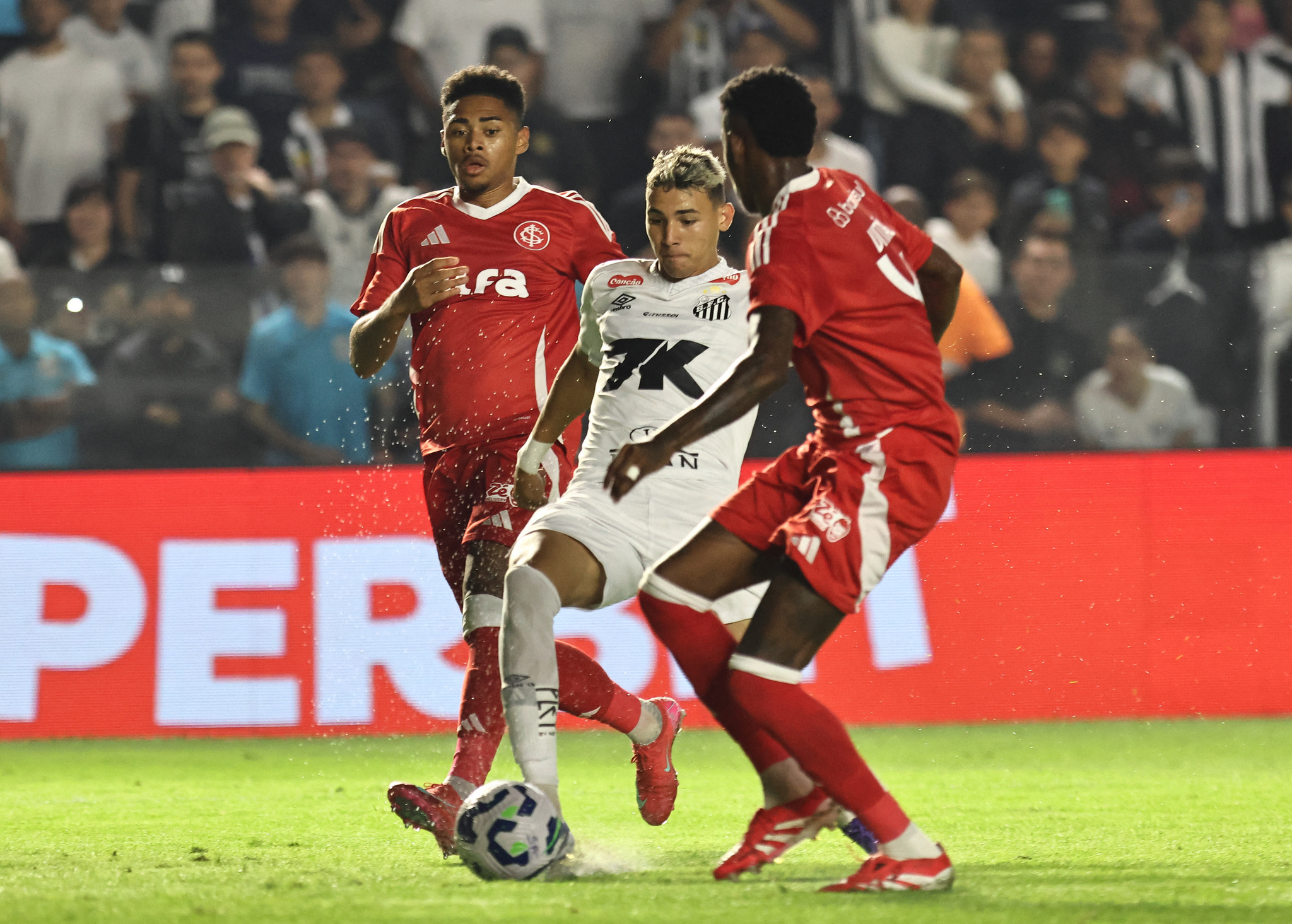 TRANSFER HABERİ: Galatasaray’dan Vitao bombası! İşte istenen bonservis bedeli