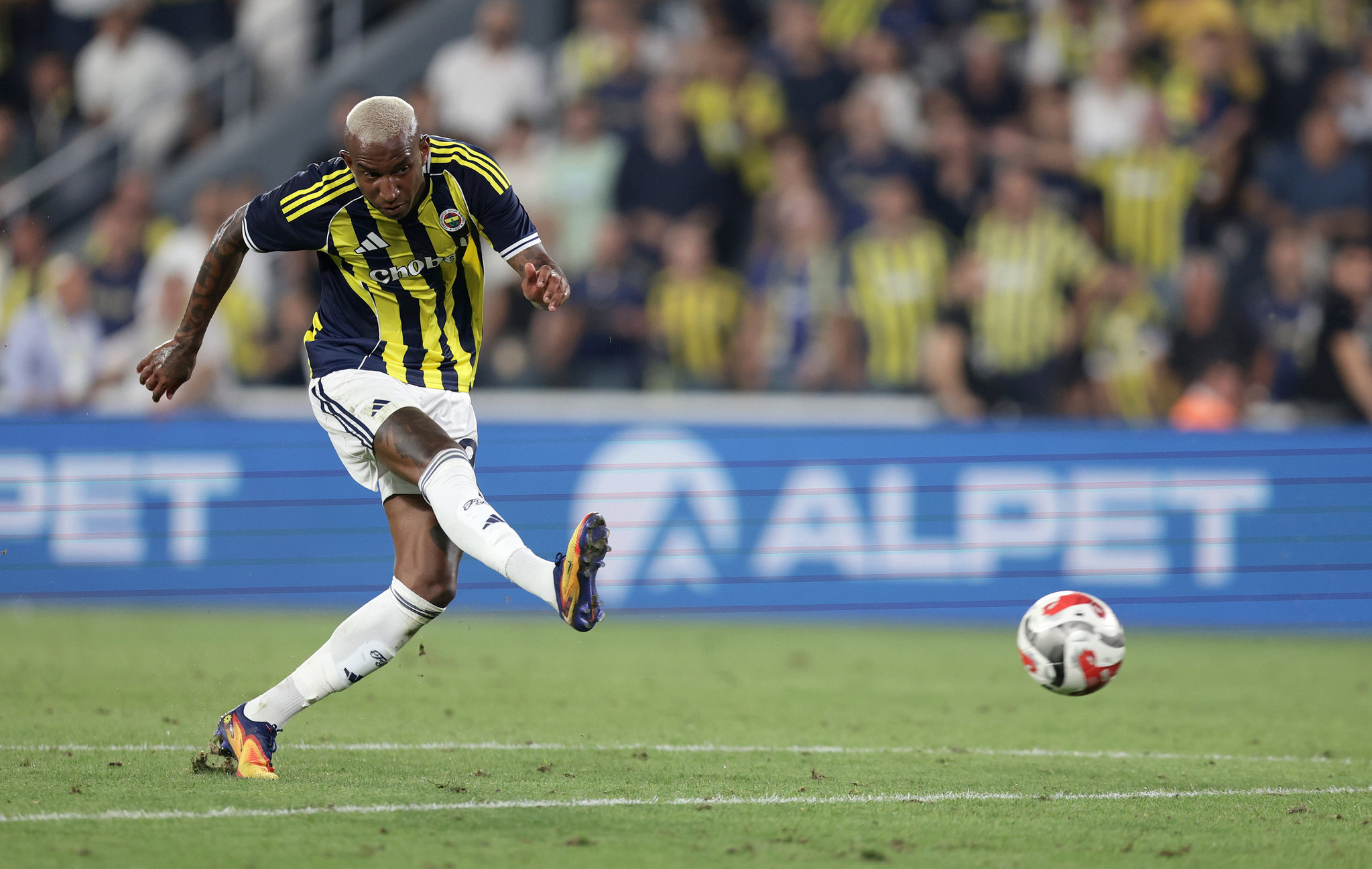 FENERBAHÇE HABERİ: Talisca’dan transfer iddialarına yanıt!