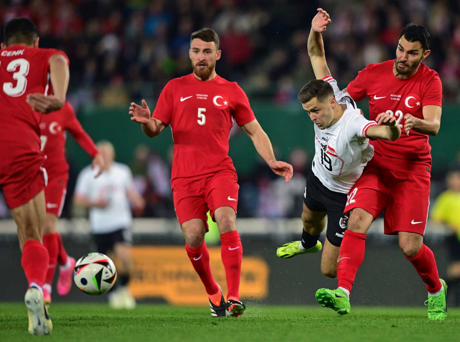 TRANSFER HABERİ: Fenerbahçe’den orta saha bombası! Devin Özek Almanya’ya gidecek